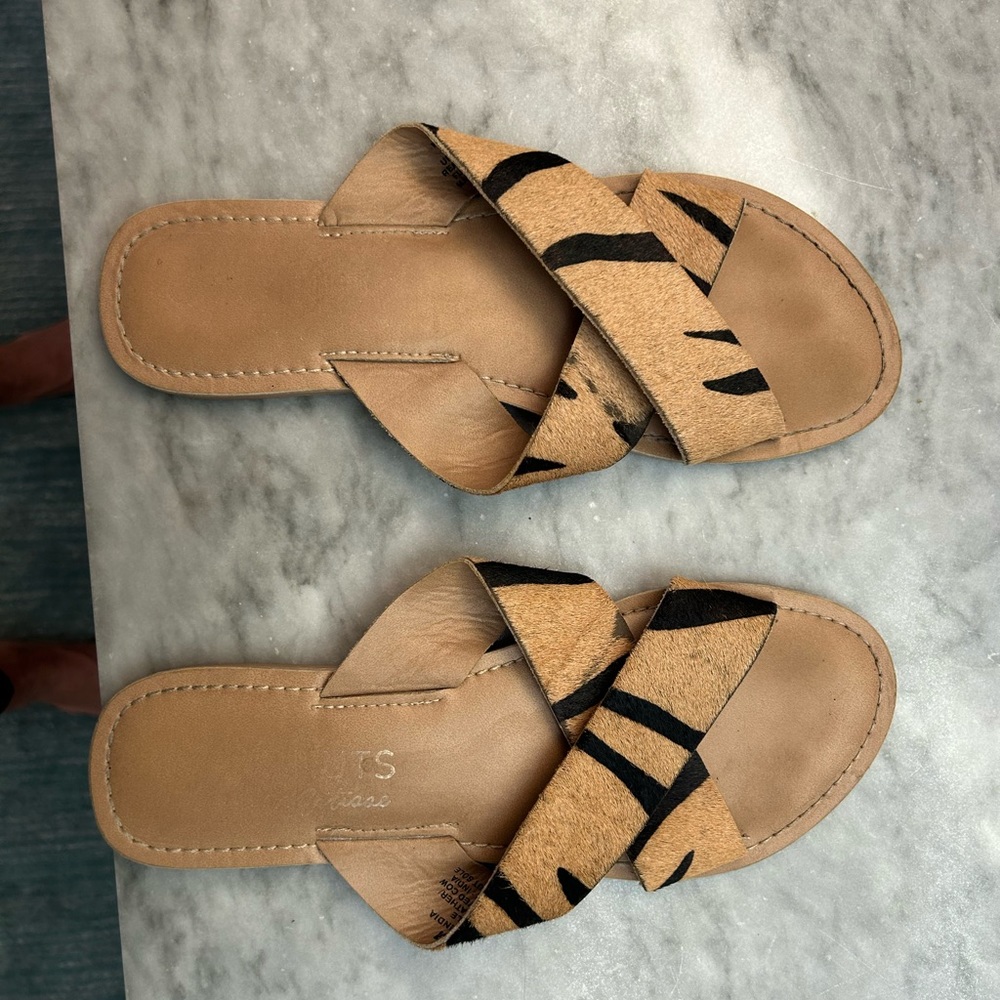 Cute beige and black tiger stripe slide sandals
